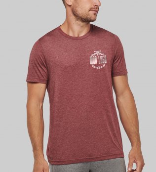 Exemple de logo floqué sur le coeur, tee shirt de sport triblend PA4011 en coloris Wine Heather
