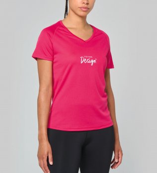 mannequin femme de face portant le T-shirt de sport manches courtes col v femme mannequin femme de face portant le T-shirt de sport manches courtes col v femme