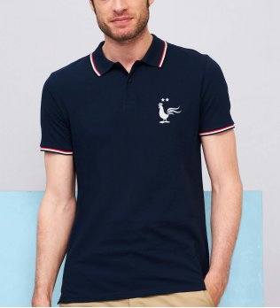 Exemple de logo floqué sur le polo tricolore Prestige en coloris French Marine Exemple de logo floqué sur le polo tricolore Prestige en coloris French Marine
