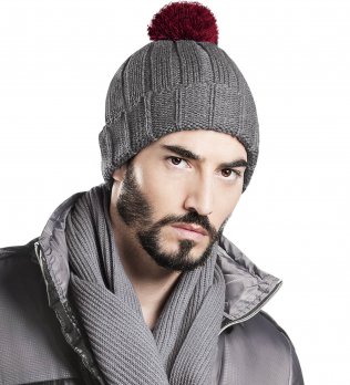 Homme portant le bonnet KP519