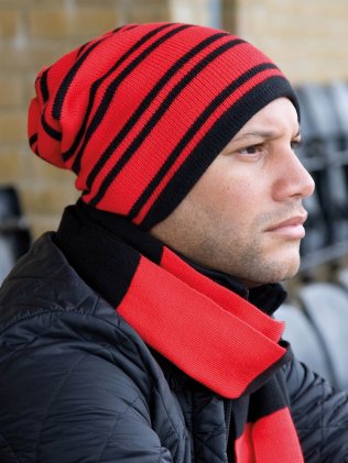 Homme portant le bonnet R354X