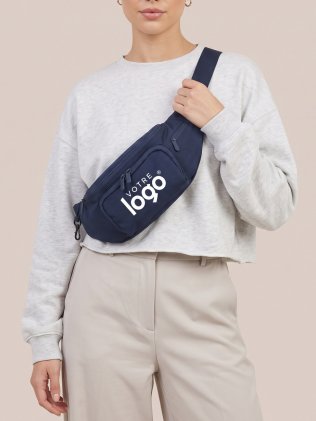 Sac banane multipoches QD012 French Navy porté, personnalisé avec votre design Sac banane multipoches QD012 French Navy porté, personnalisé avec votre design