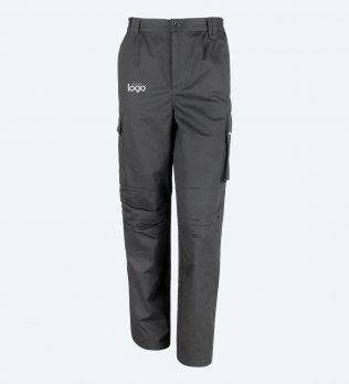 Pantalon de travail R308M Black - simulation de marquage Packshot du pantalon de travail multipoches R308M en coloris Black avec simulation de marquage logo sur la cuisse
