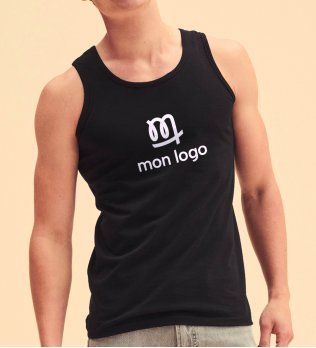 homme avec un débardeur noir personnalisé avec un logo homme avec un débardeur noir personnalisé avec un logo