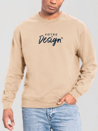 mannequin homme de face portant le Sweat-shirt Iconic 250 personnalisable