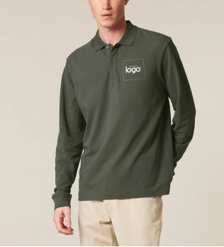 Homme portant le Prepster 2.0 manches longues en coloris Khaki avec votre logo et zone de personnalisation