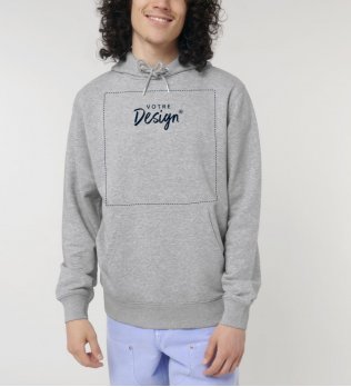 femme portant le sweat Archer à personnaliser avec votre logo femme portant le sweat Archer à personnaliser avec votre logo