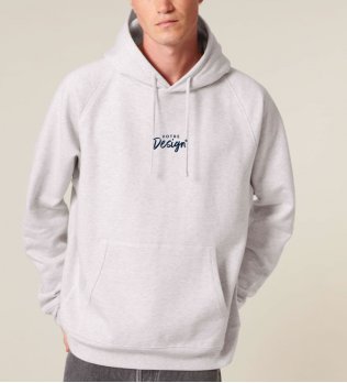 mannequin homme de face portant le Sweat Striker personnalisable