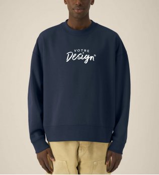 mannequin homme de face portant le Sweat Ryler personnalisable
