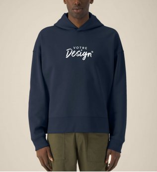 mannequin homme de face portant le Sweat Voicer personnalisable