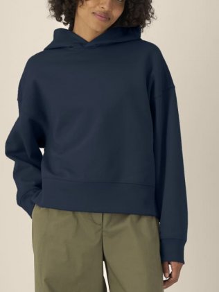 mannequin femme de face portant le Sweat Voicer personnalisable