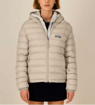 mannequin femme de face portant la Stella Voyager 2.0 personnalisable