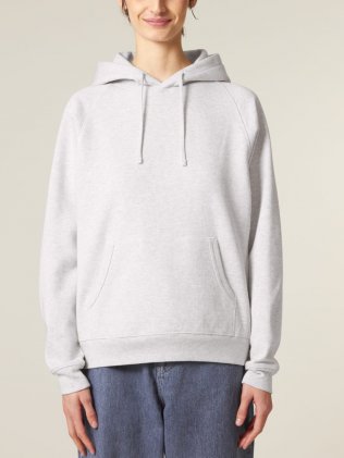mannequin femme de face portant le Sweat Striker personnalisable