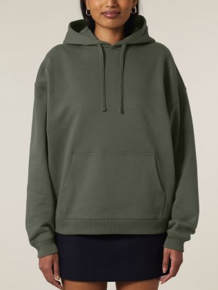 mannequin femme de face portant le sweat slammer 2.0 en khaki 