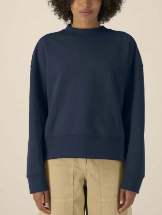 mannequin femme de face portant le Sweat Ryler personnalisable