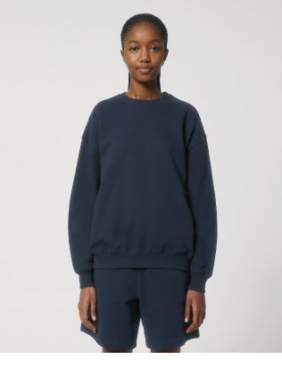 mannequin femme de face portant le Sweat Ledger Dry personnalisable