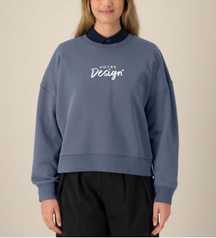 mannequin femme de face portant le Sweat Stella Alma personnalisable