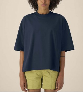 mannequin femme de face portant le T-shirt Hypster personnalisable