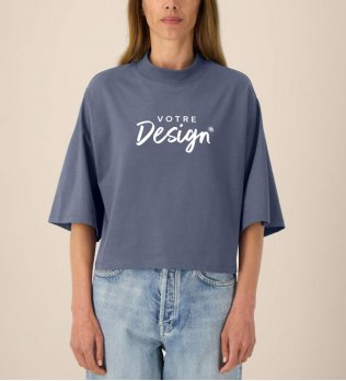 mannequin femme de face portant T-shirt Stella Raya personnalisable