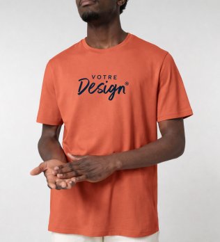 un homme portant le Creator 2.0 en coloris Fiesta, à personnaliser un homme portant le Creator 2.0 en coloris Fiesta, à personnaliser