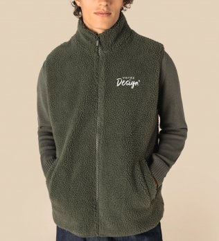 mannequin homme de face portant la Veste sans manches en sherpa homme personnalisable
