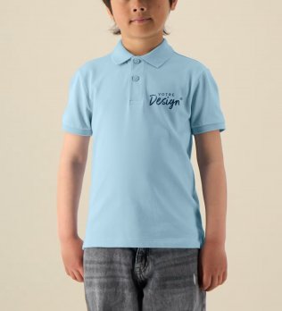 Petit garçon portant le polo manches courtes pour enfant Mini Sprinter en coloris sky blue avec votre design