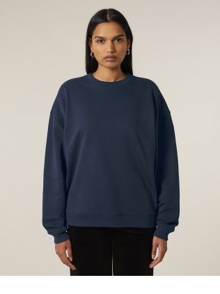 Femme portant le sweat Radder 2.0 en coloris blanc