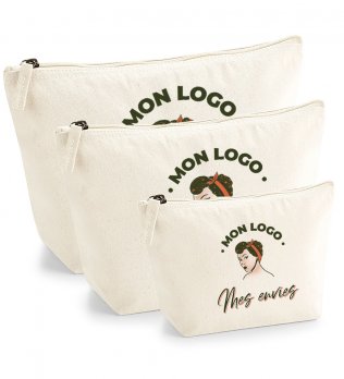 Exemples de logos imprimés sur les trois formats de pochettes en coton bio WM840 en coloris natural Exemples de logos imprimés sur les trois formats de pochettes en coton bio WM840 en coloris natural