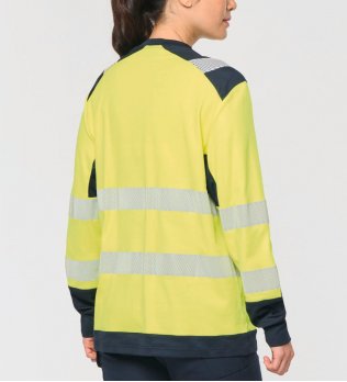 mannequin femme de dos portant le T-shirt de sécurité recyclé col rond manches longues unisexe personnalisable