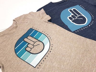 Logos imprimés sur des t-shirts en coton bio