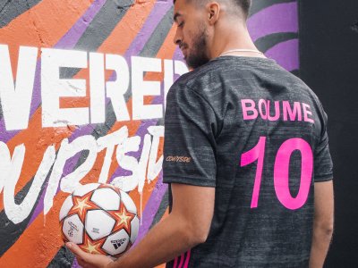 T-shirts de sport personnaliser pour Courtside lors de la sortie de FIFA2022