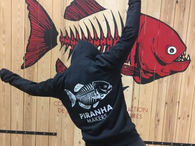 Sweat cruiser avec le logo du collectif de décorateurs Piranha Makers imprimé dans le dos