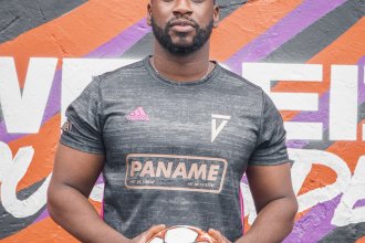 T-shirts de sport floqués pour Courtside lors de la sortie de FIFA2022