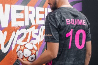 T-shirts de sport personnaliser pour Courtside lors de la sortie de FIFA2022