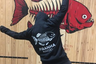 Sweat cruiser avec le logo du collectif de décorateurs Piranha Makers imprimé dans le dos