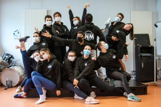 Groupe d'étudiants INM avec sweats personnalisés